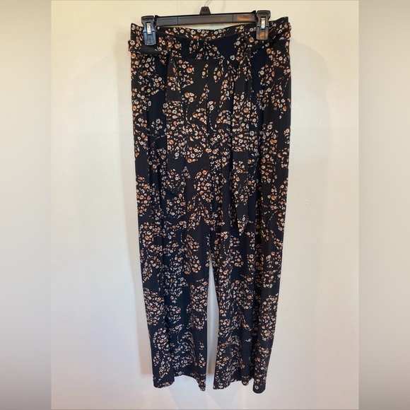 White House Black Market The Wide Leg Pants Floral Black Small Short - Picture 1 of 7